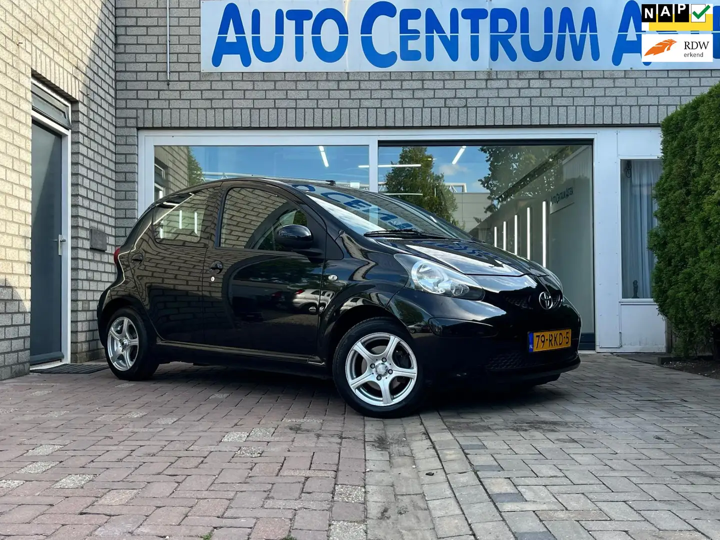 Toyota Aygo 1.0-12V 5 DEURS AIRCO Black - 1