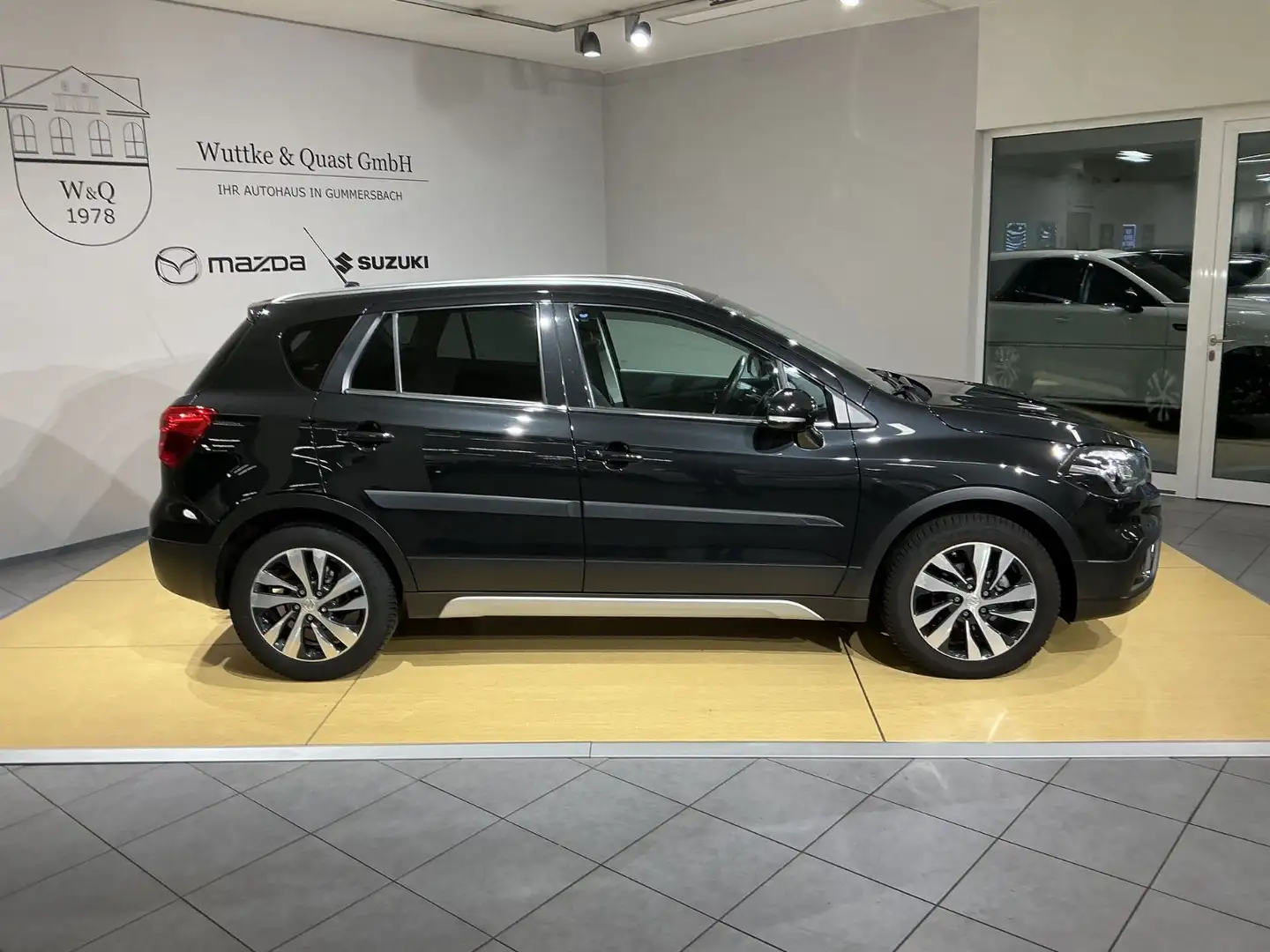 Suzuki (SX4) S-Cross *AWD*AHK*Kamera*ACC* Noir - 2