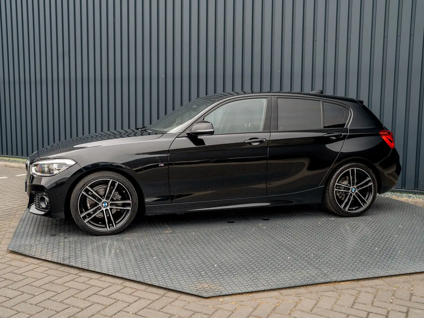 BMW 118 1-serie 118i M Sport Shadow Executive | Trekhaak a Zwart - 2
