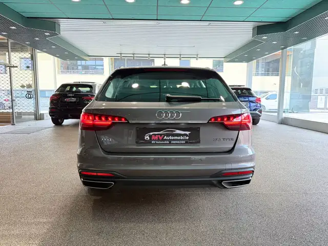 Audi A4 Avant view 5