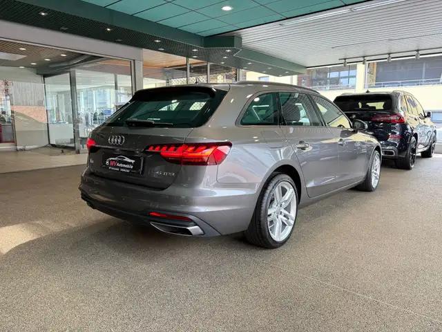 Audi A4 Avant view 6