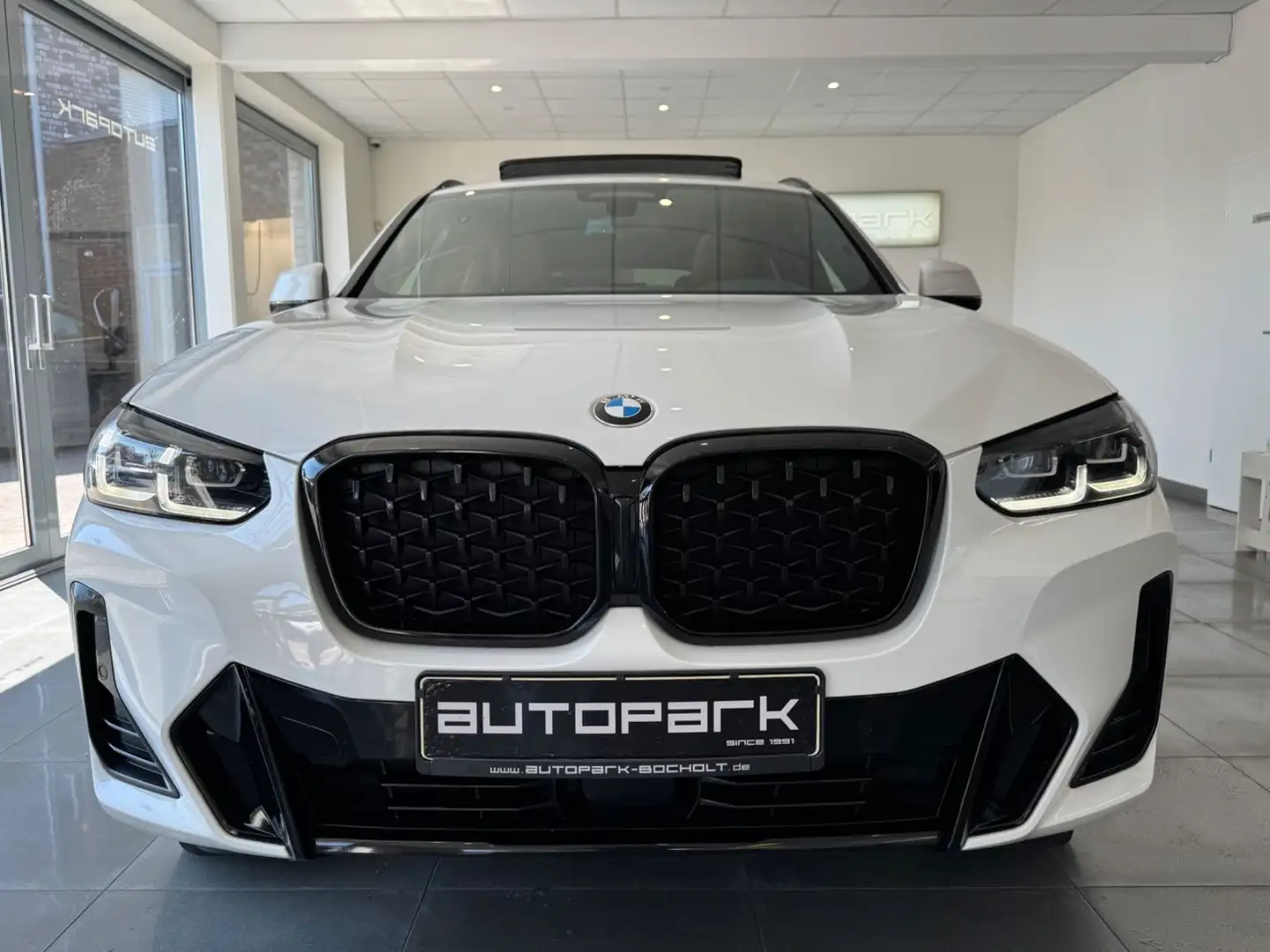 BMW X4 xDrive 30d M Sport PANO DAProf h/k STDHZ AHK Weiß - 2