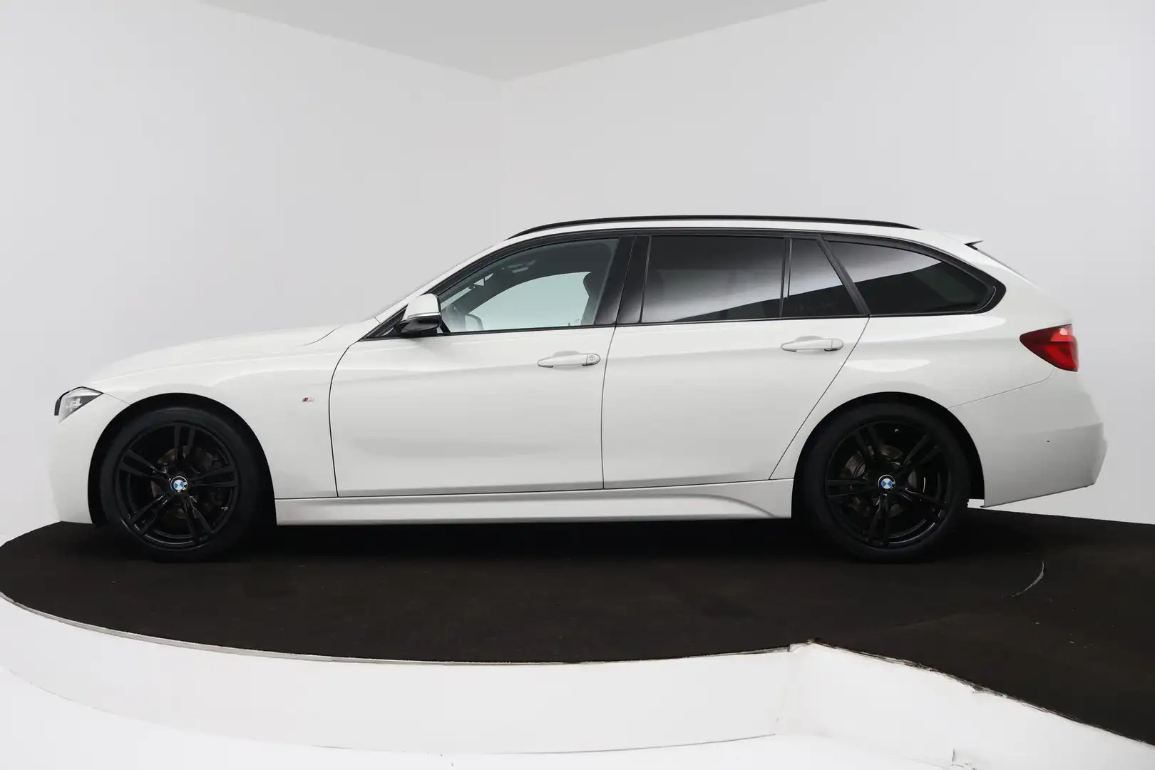 BMW 318 3-serie Touring 318i M Sport Edition (STOELVERWARM Wit - 2