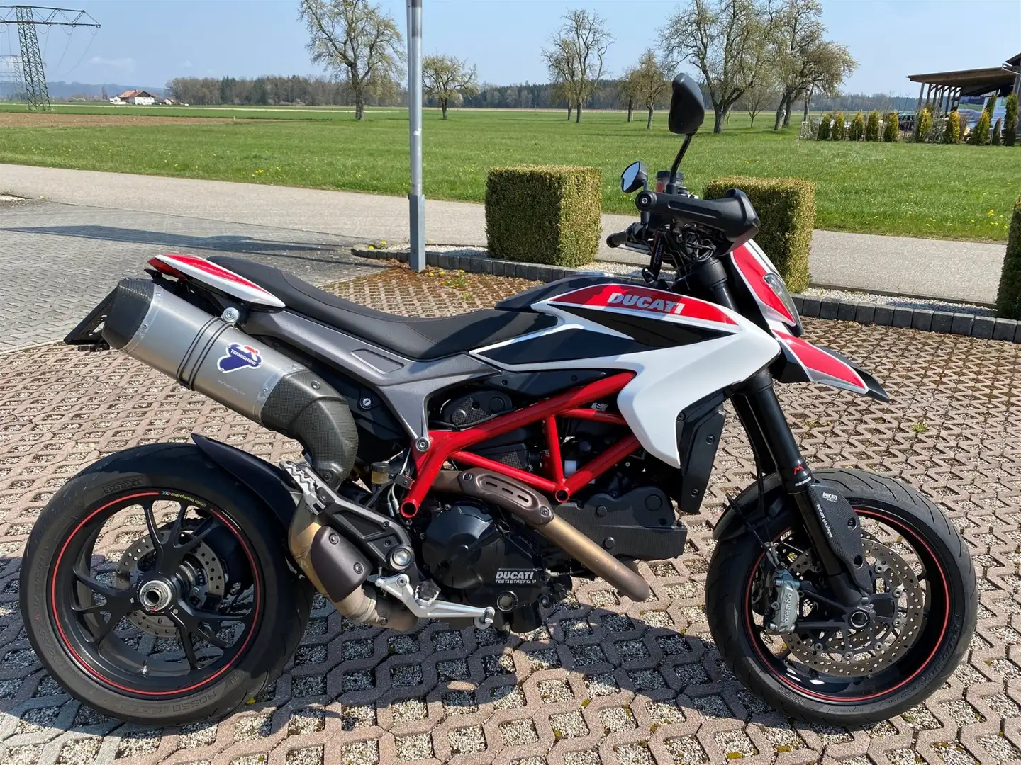 Ducati Hypermotard 821 SP Piros - 1