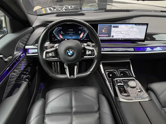 BMW 7 Series view 8