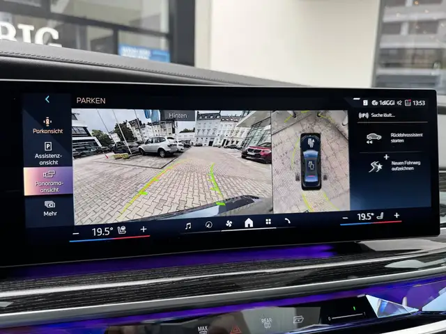 BMW 7 Series view 12