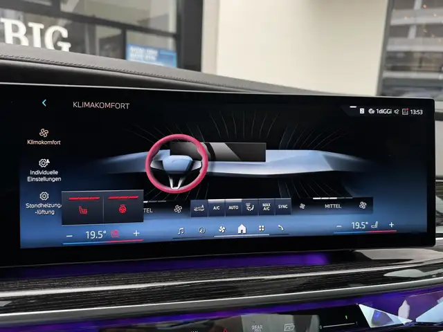 BMW 7 Series view 13