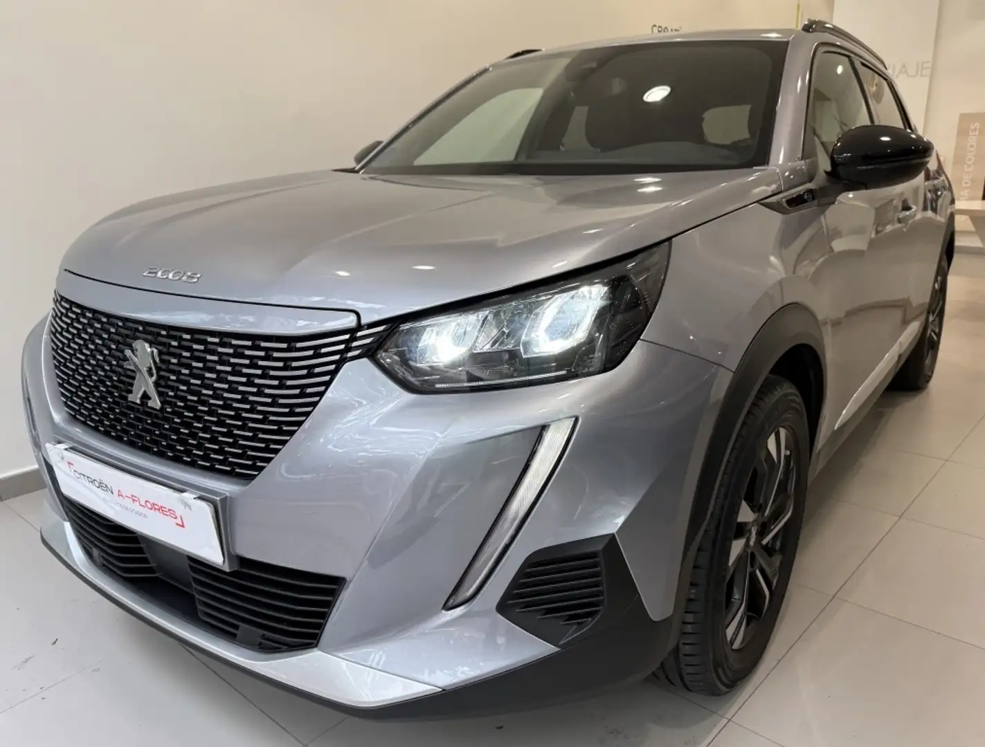 Peugeot 2008 Allure Pack Eléctrico 100kW Gris - 1
