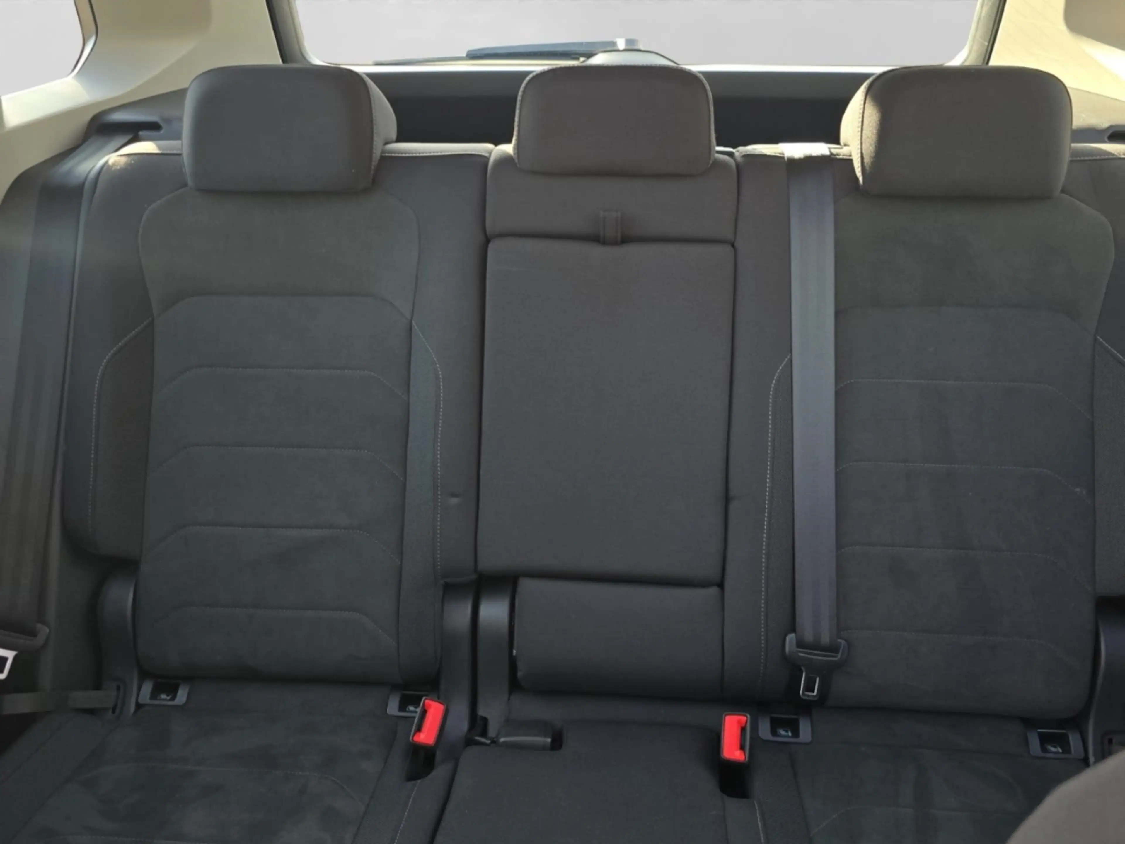 Volkswagen Tiguan 2.0 TDI Elegance 4Motion Alu LED AHK Pano Kamera A — photo 13