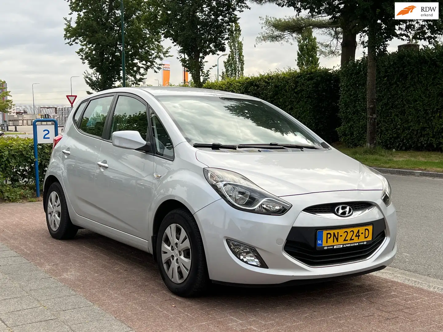Hyundai iX20 1.4i i-Motion *132.249KM | NETTE AUTO Grijs - 1