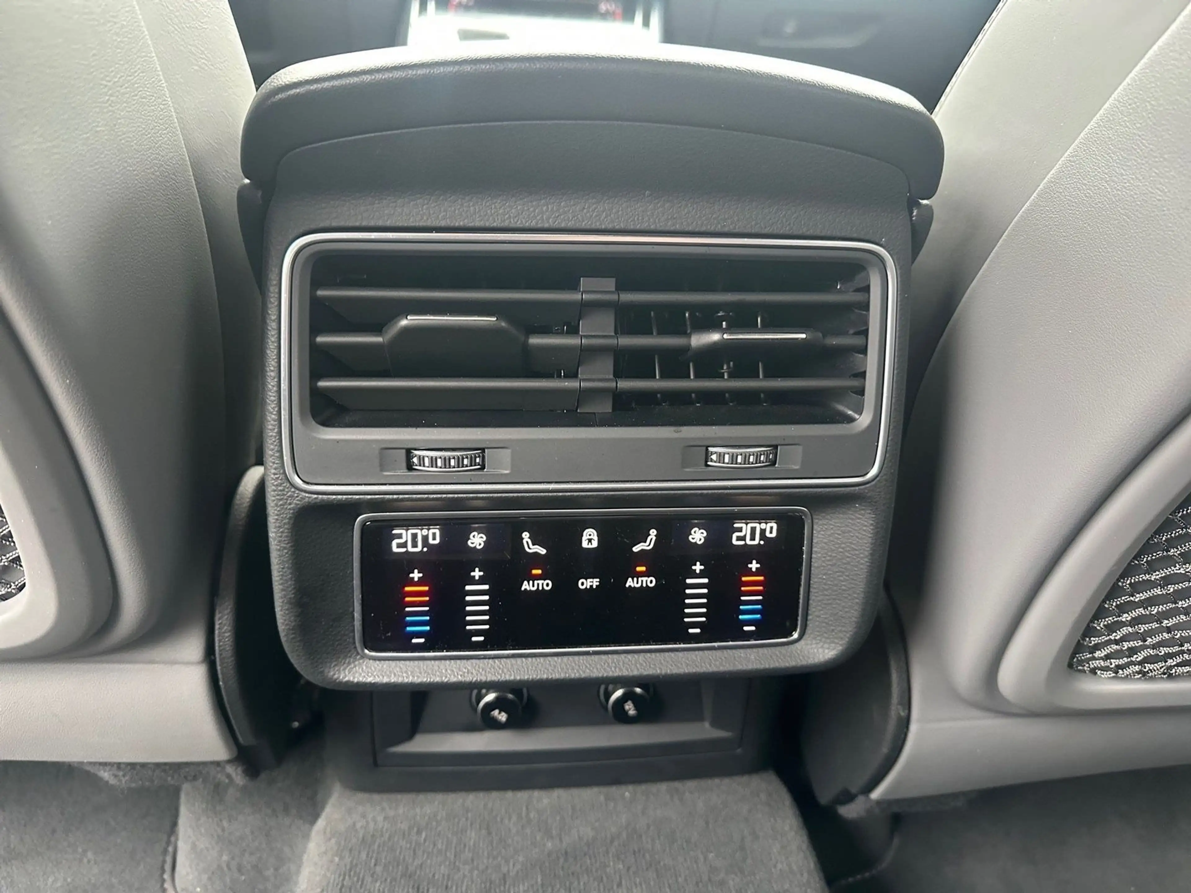 Audi SQ7 S-Sitz*Carbon*Laser*Massage*360Cam* — photo 13