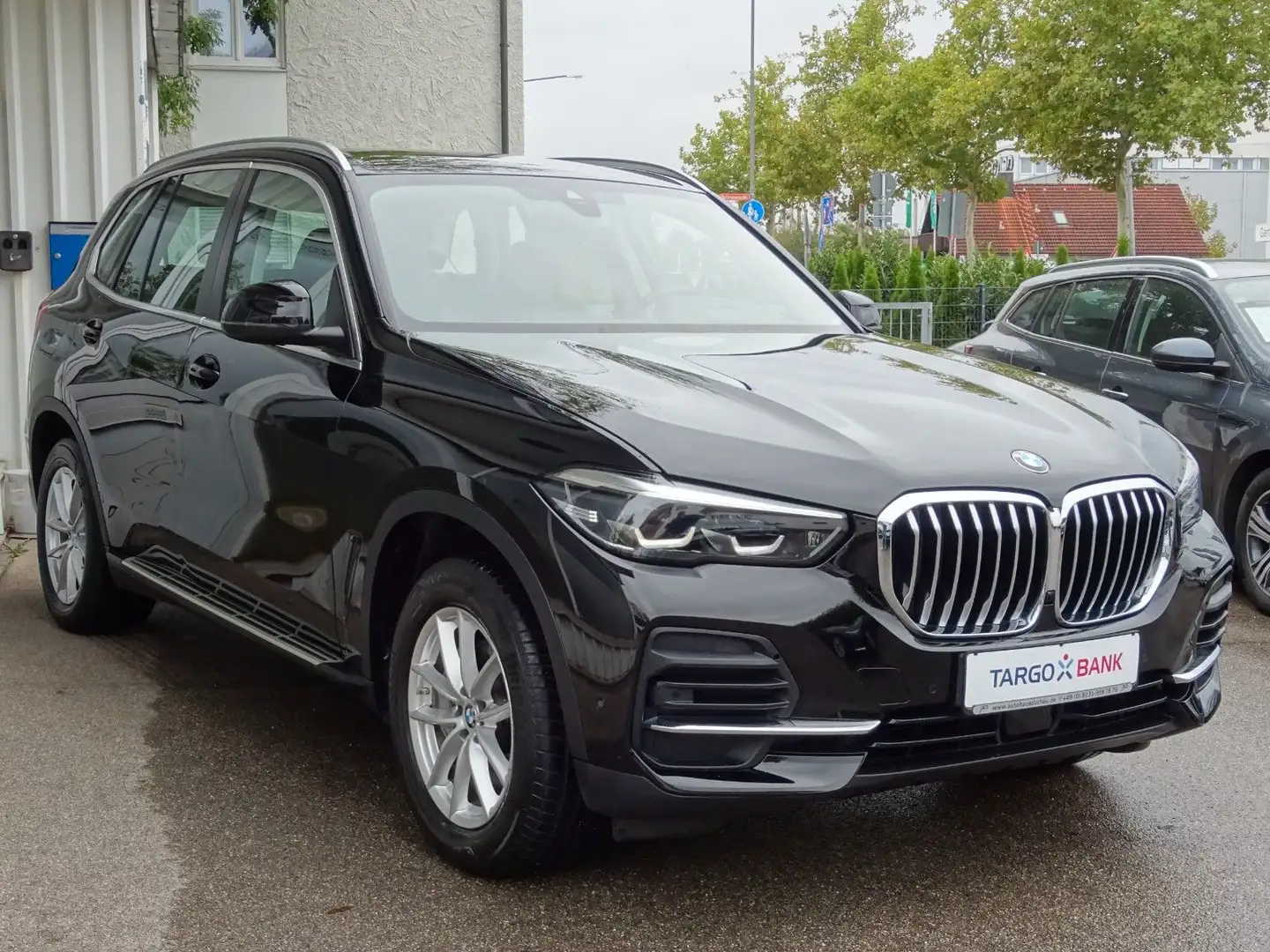 BMW X5 xDrive30d Navi LivCockPro Leder LED AHK Tritt Schwarz - 1