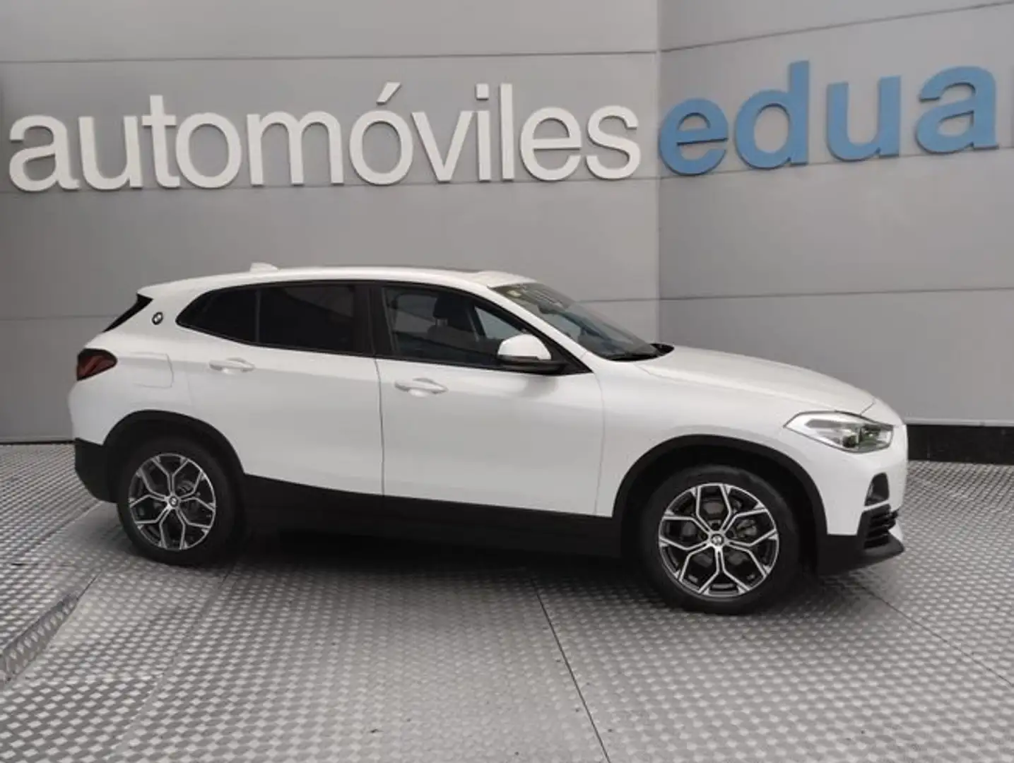 BMW X2 sDrive 18i Weiß - 1