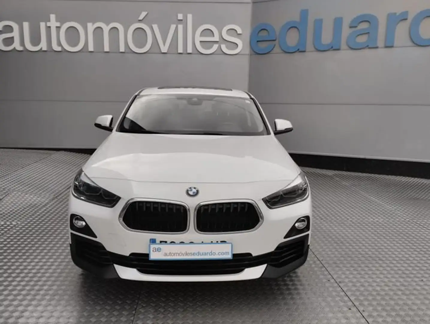 BMW X2 sDrive 18i Weiß - 2