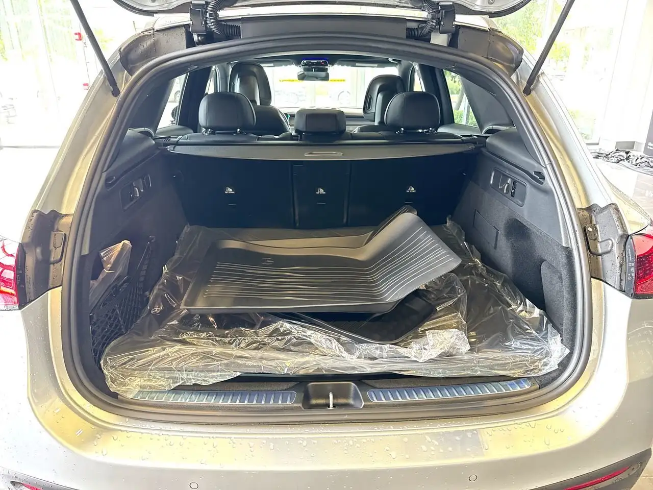 Mercedes-Benz GLC снимка Mercedes-Benz GLC