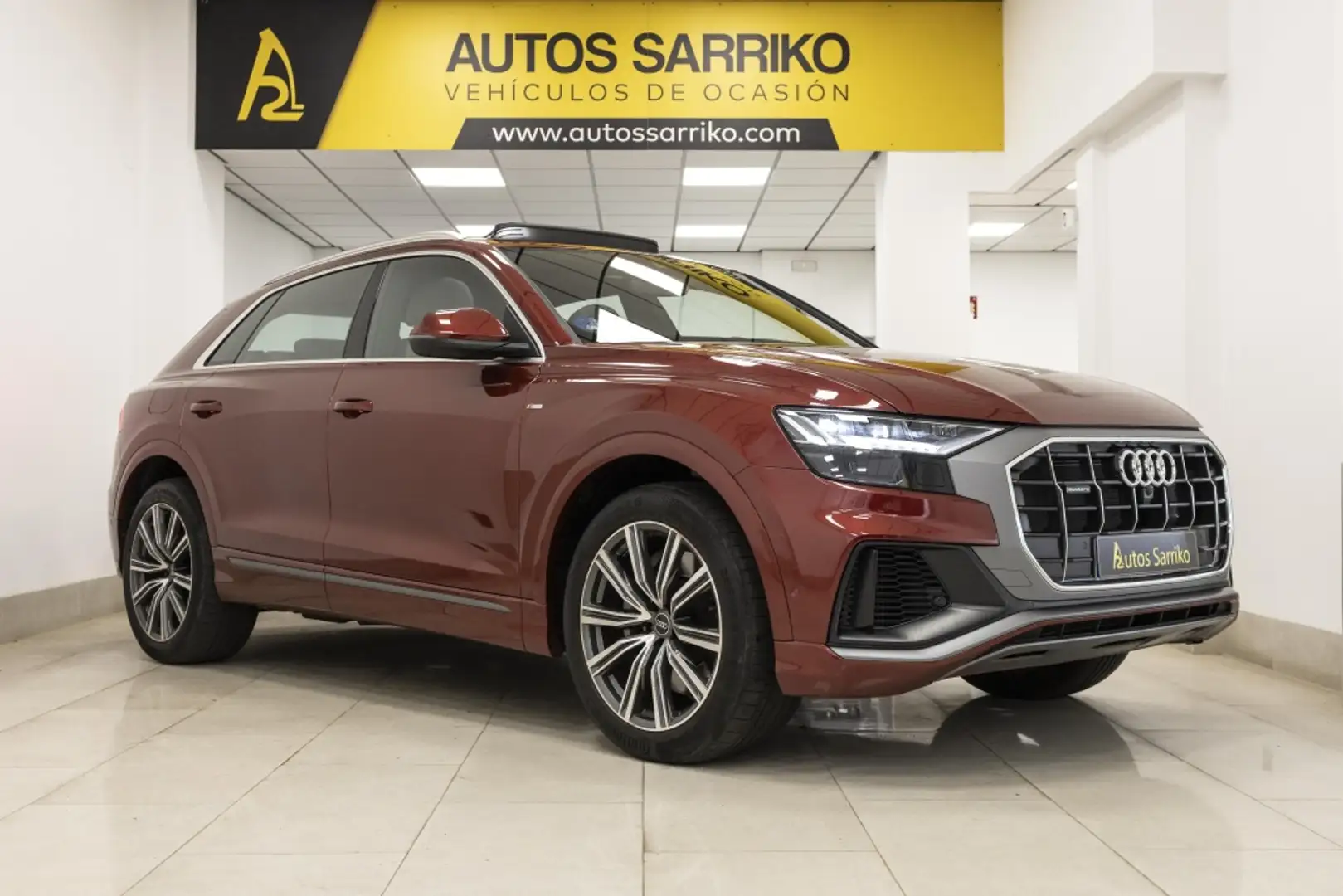 Audi Q8 55 TFSIe S line plus quattro Rot - 1
