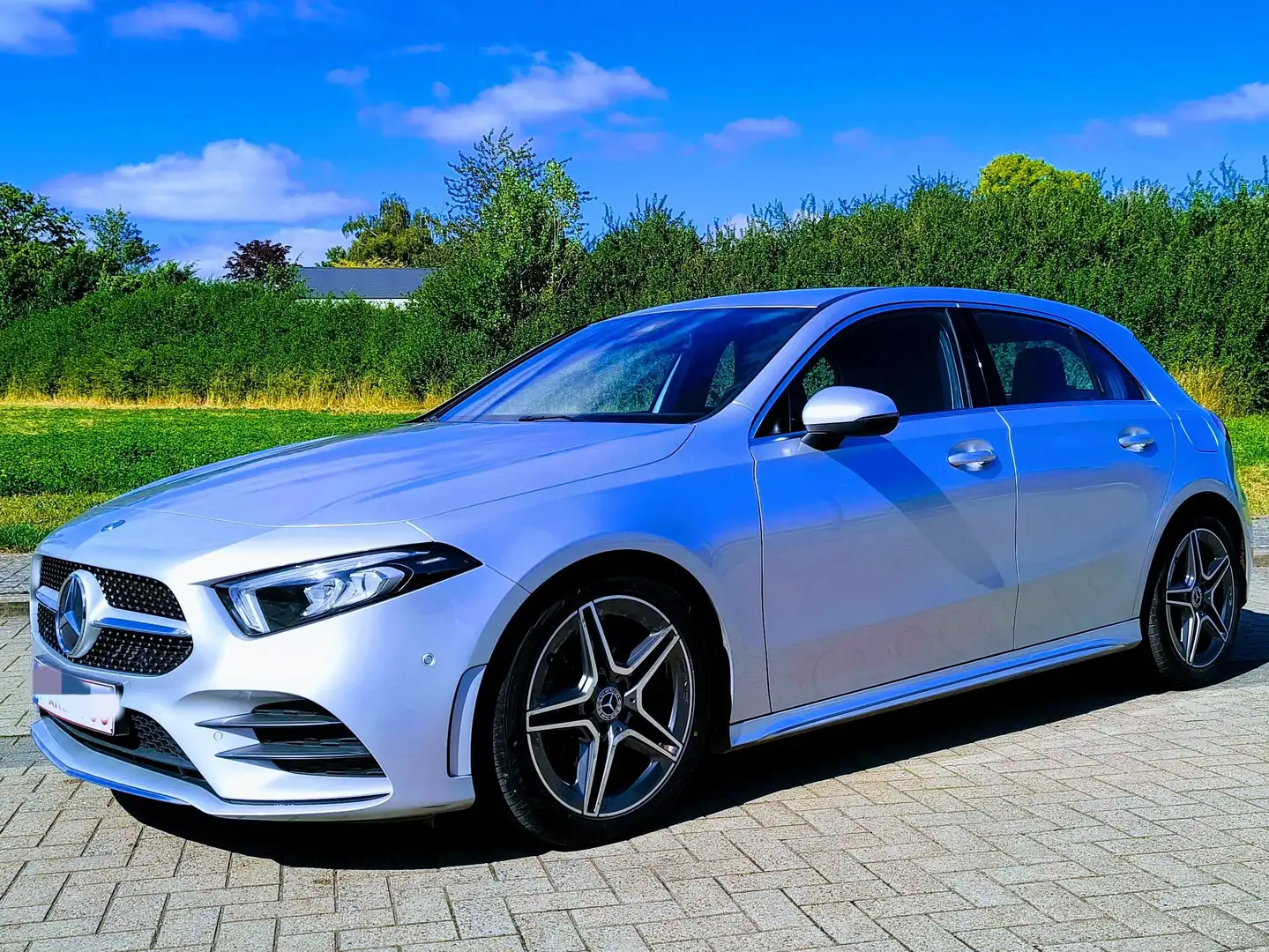 Mercedes-Benz A 180 A 180 d Business Solution AMG Silver - 1