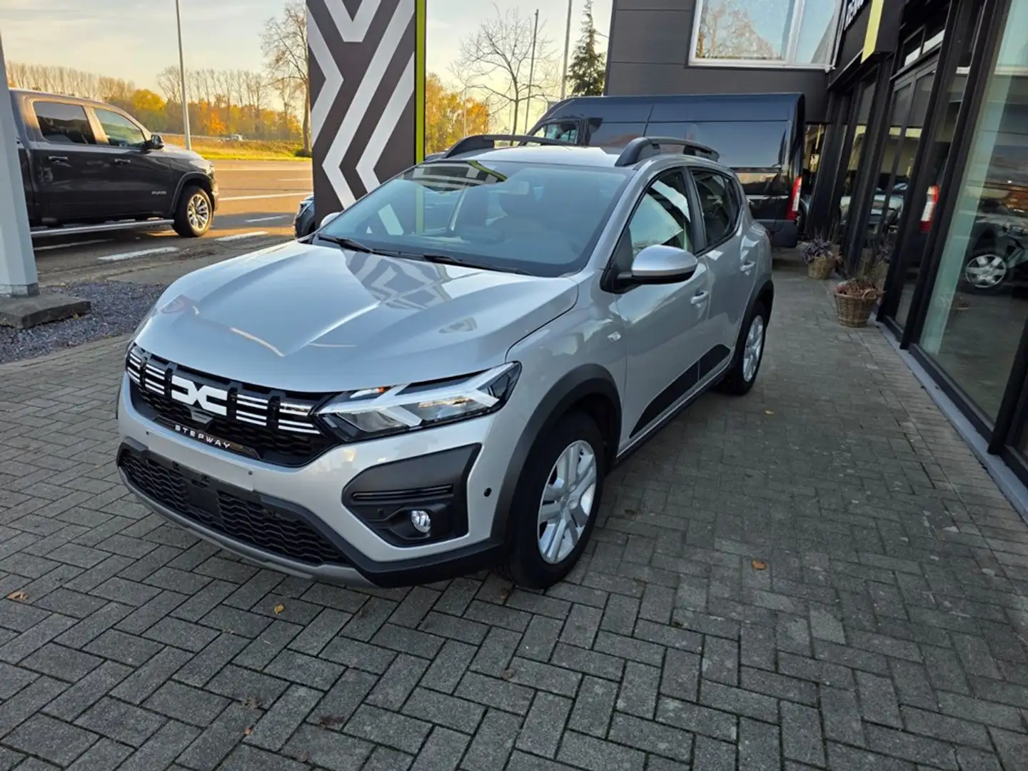 Dacia Sandero STEPWAY EXPRESSION TCe 90 CVT Grijs - 2