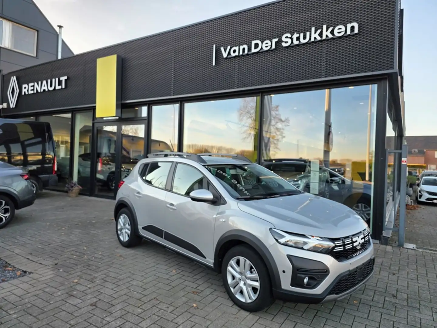Dacia Sandero STEPWAY EXPRESSION TCe 90 CVT Grijs - 1