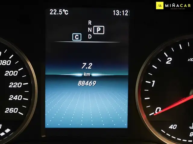 Mercedes-Benz C-Class view 9
