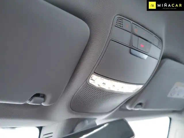 Mercedes-Benz C-Class view 25