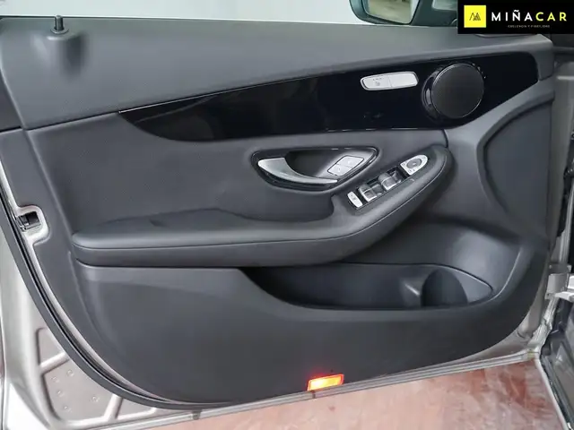 Mercedes-Benz C-Class view 27