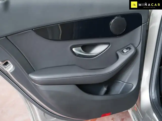 Mercedes-Benz C-Class view 29