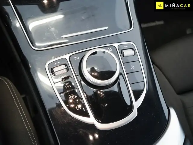 Mercedes-Benz C-Class view 18