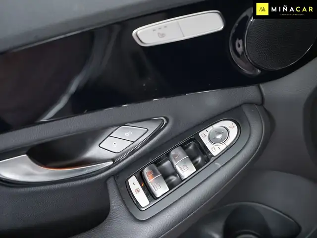 Mercedes-Benz C-Class view 28