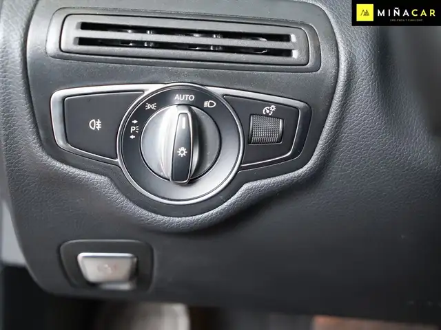 Mercedes-Benz C-Class view 24
