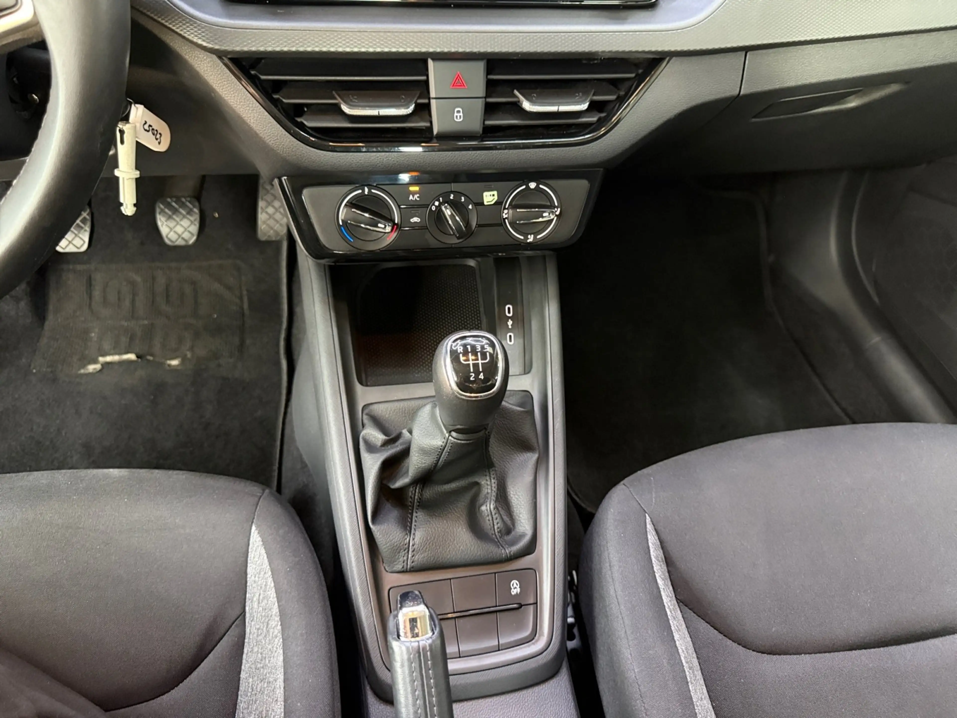 Skoda Kamiq Essence 1.0TSI Spurhalteassistent PDC Klima — photo 11