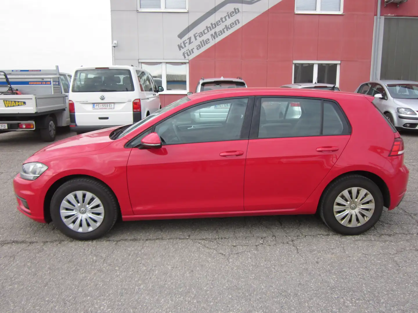 Volkswagen Golf 1,6 TDI SCR Austria Rood - 2