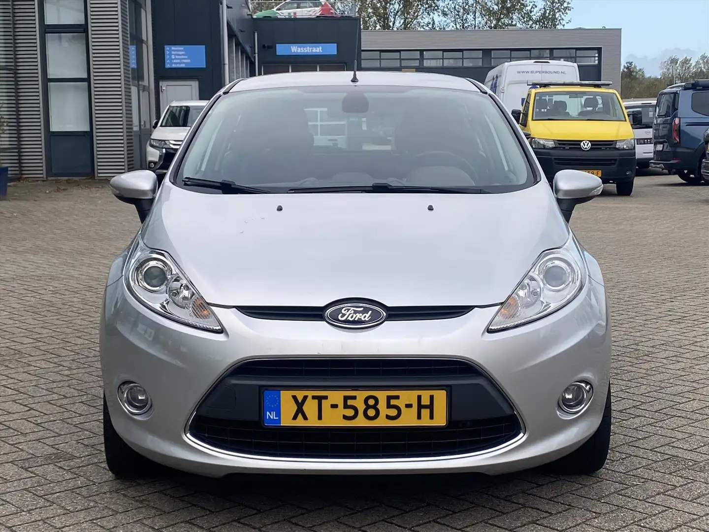 Ford Fiesta 1.4 71KW 5DR Ghia Grijs - 2