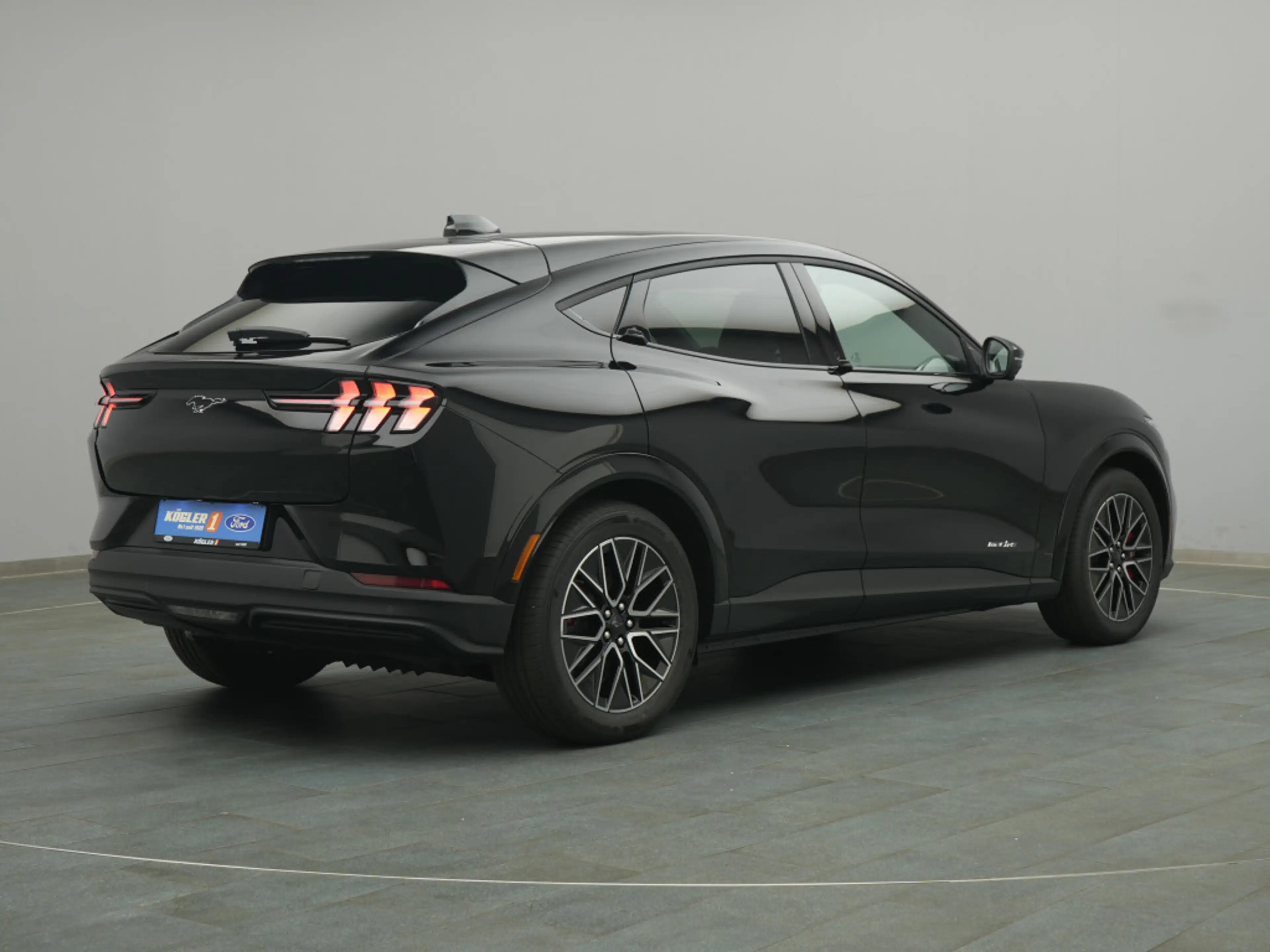 Ford Mustang Mach-E Premium 276PS/ACC/LED/Navi — photo 4