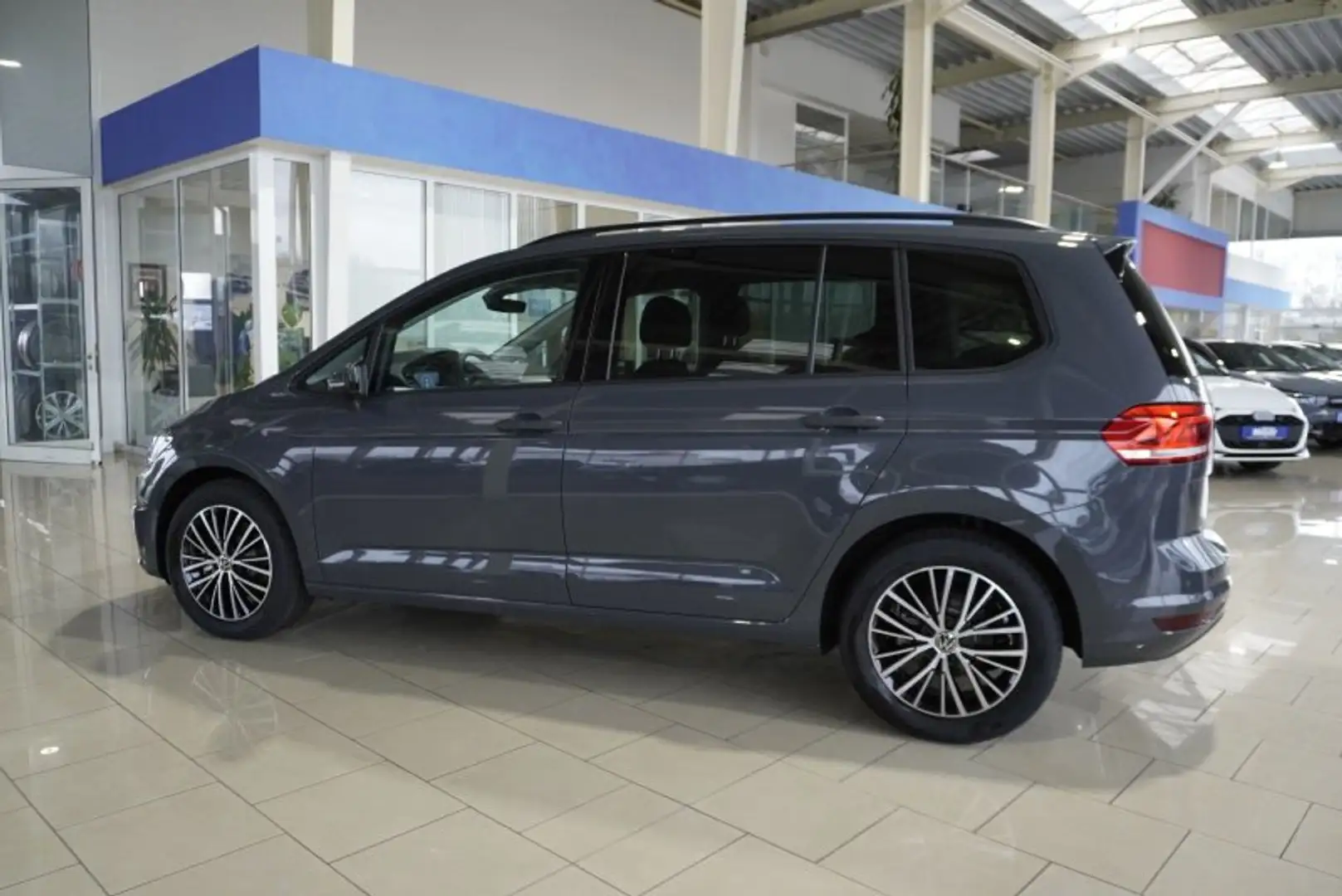 Volkswagen Touran 1,5TSI DSG 7-Sitzer/Easy Open/Kamera Grau - 2