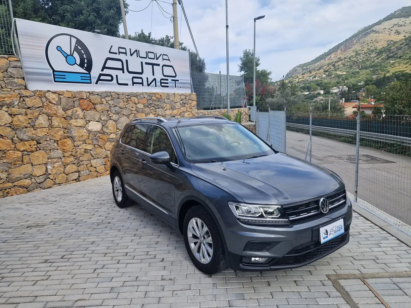 Volkswagen Tiguan Tiguan II  2.0 tdi Advanced 150cv dsg Gris - 2