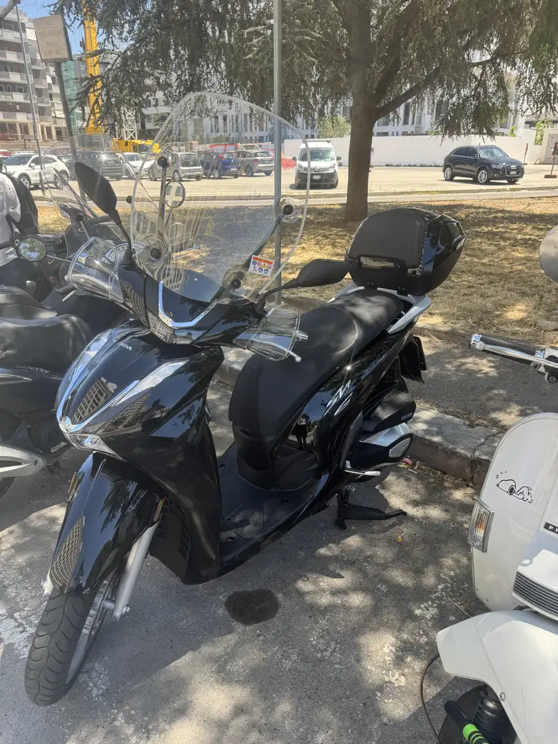 Honda SH 350i - 1