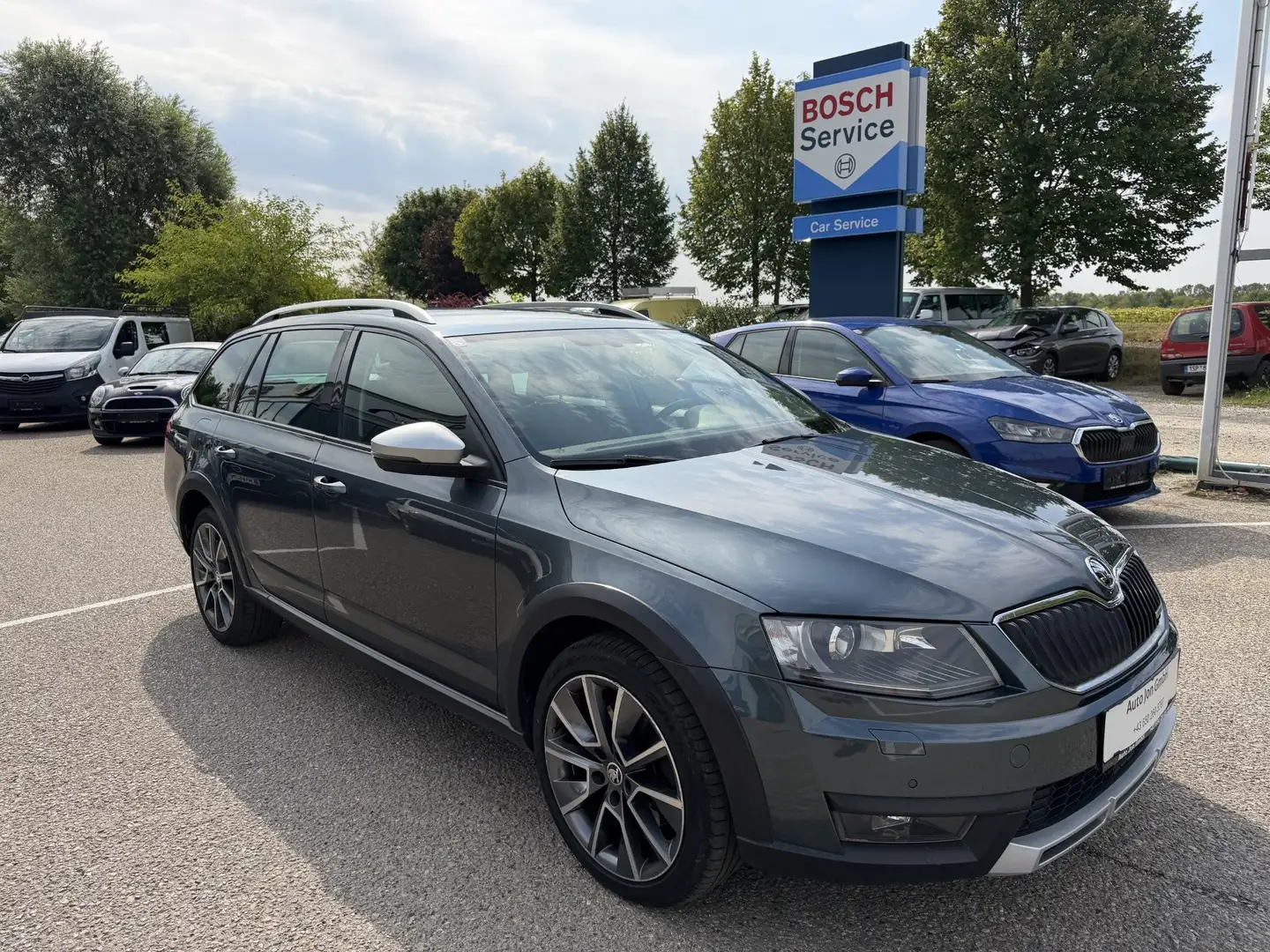 Skoda Octavia Scout 4x4 DSG*ACC*Navi*AHK*Kamera*Pickerl NEU* Grau - 2
