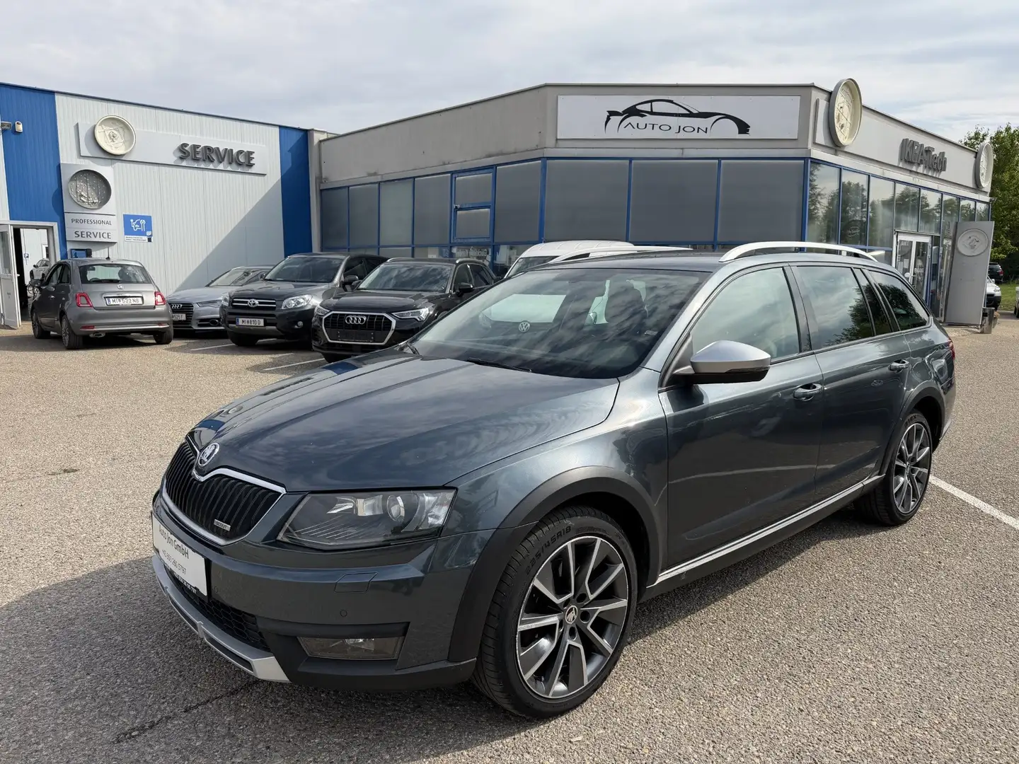 Skoda Octavia Scout 4x4 DSG*ACC*Navi*AHK*Kamera*Pickerl NEU* Grau - 1