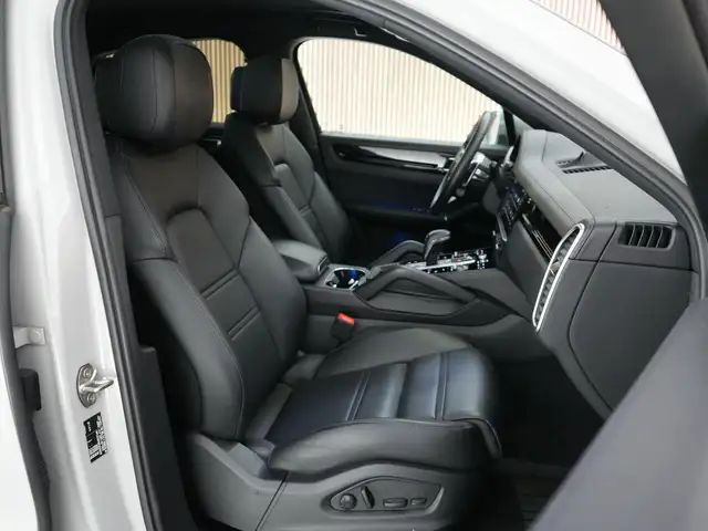 Porsche Cayenne view 5