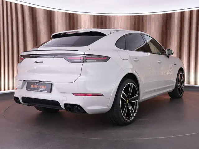 Porsche Cayenne view 2