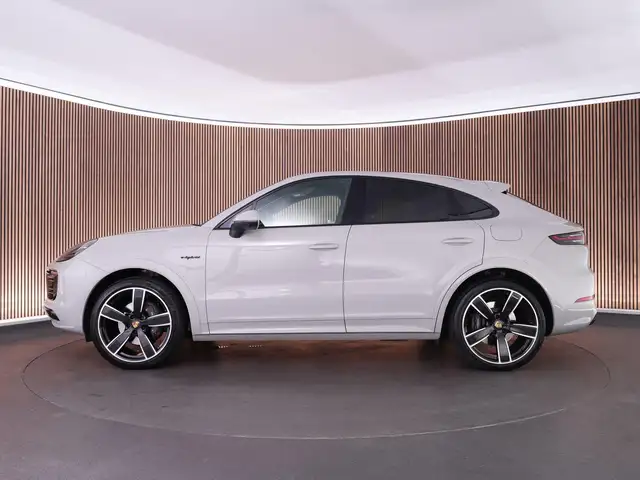 Porsche Cayenne view 12