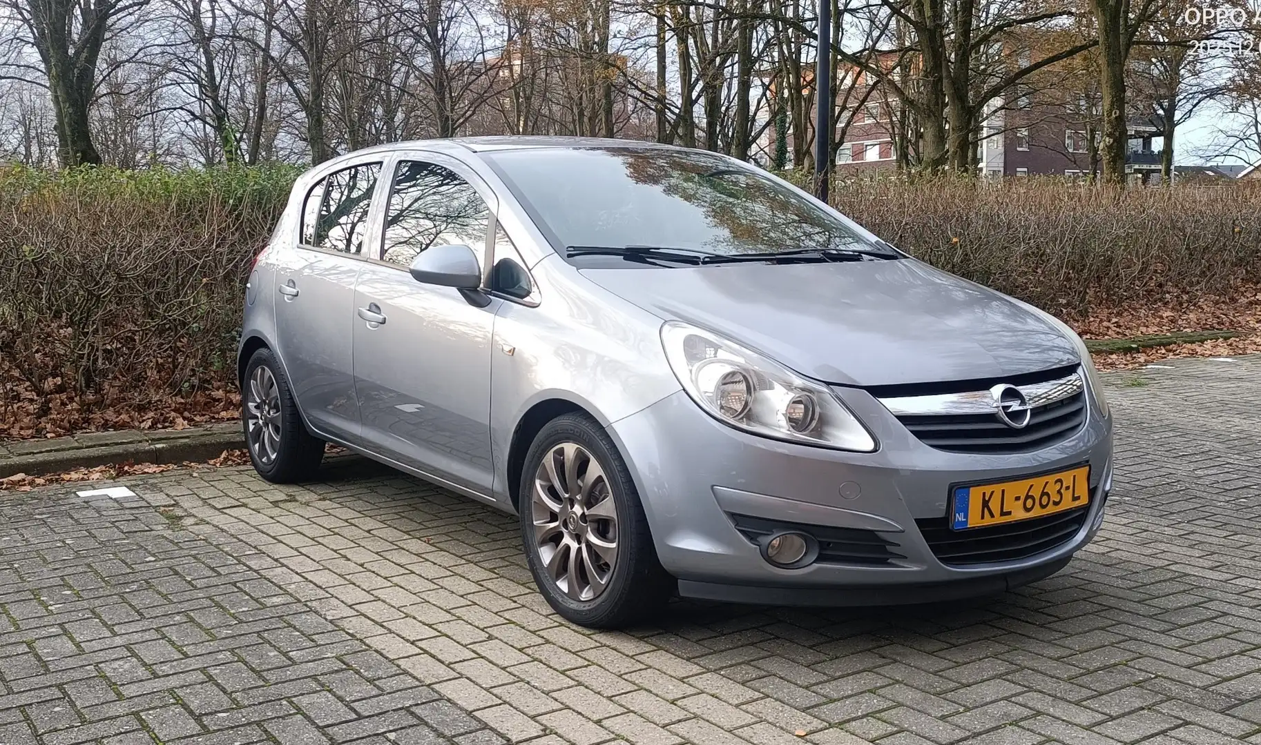Opel Corsa 1.2-16V Selection Grijs - 1