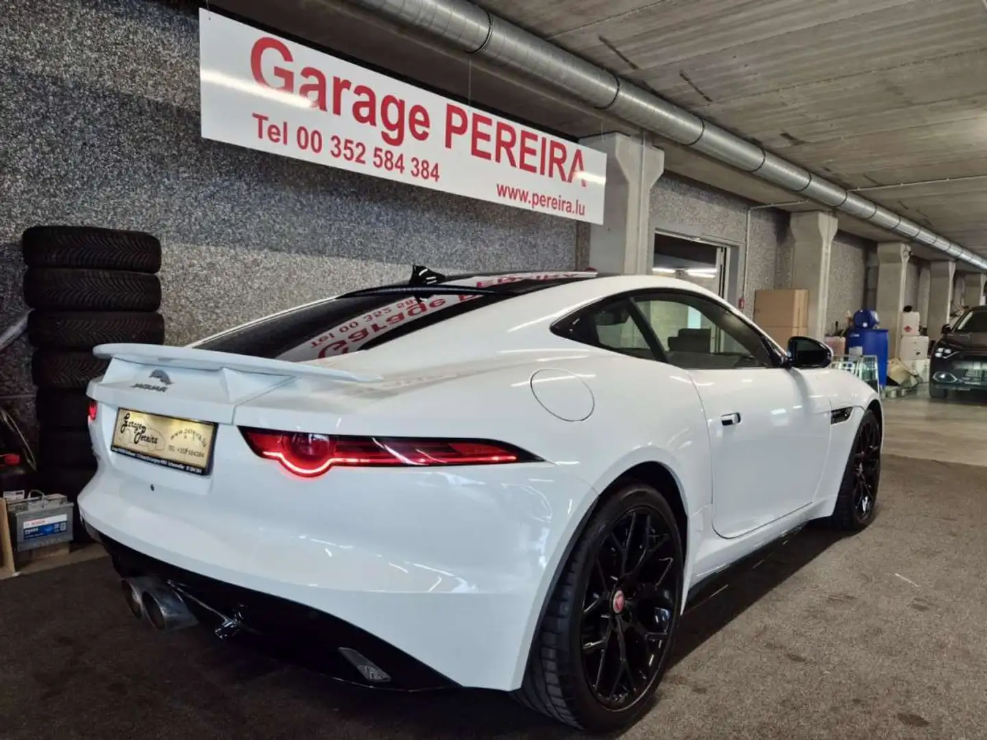 Jaguar F-Type 3.0 V6 P-340 COUPE R-DYNAMIC MERIDIAN PANO CUIR NA Wit - 2