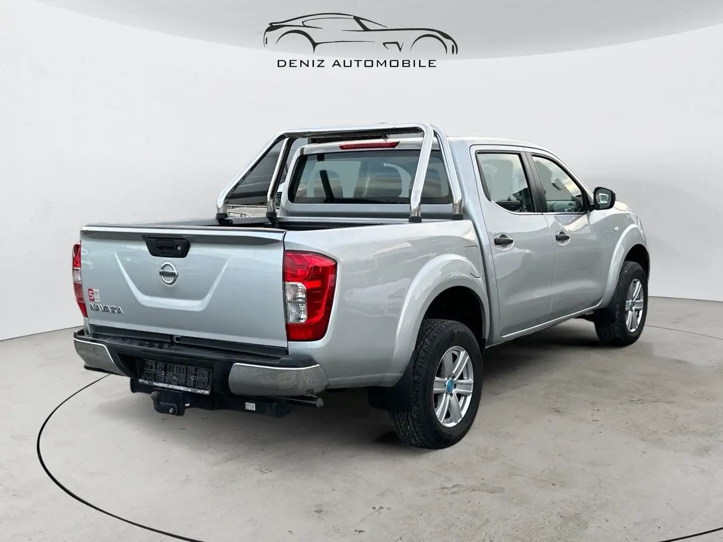 Nissan Navara NP300 Acenta Double Cab 4x4 srebrna - 2