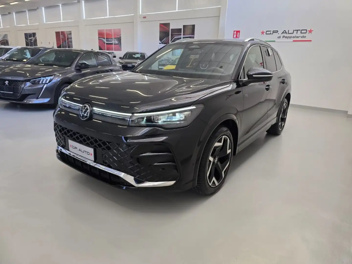 Volkswagen Tiguan 2.0 TDI 150 CV DSG R-Line Schwarz - 1