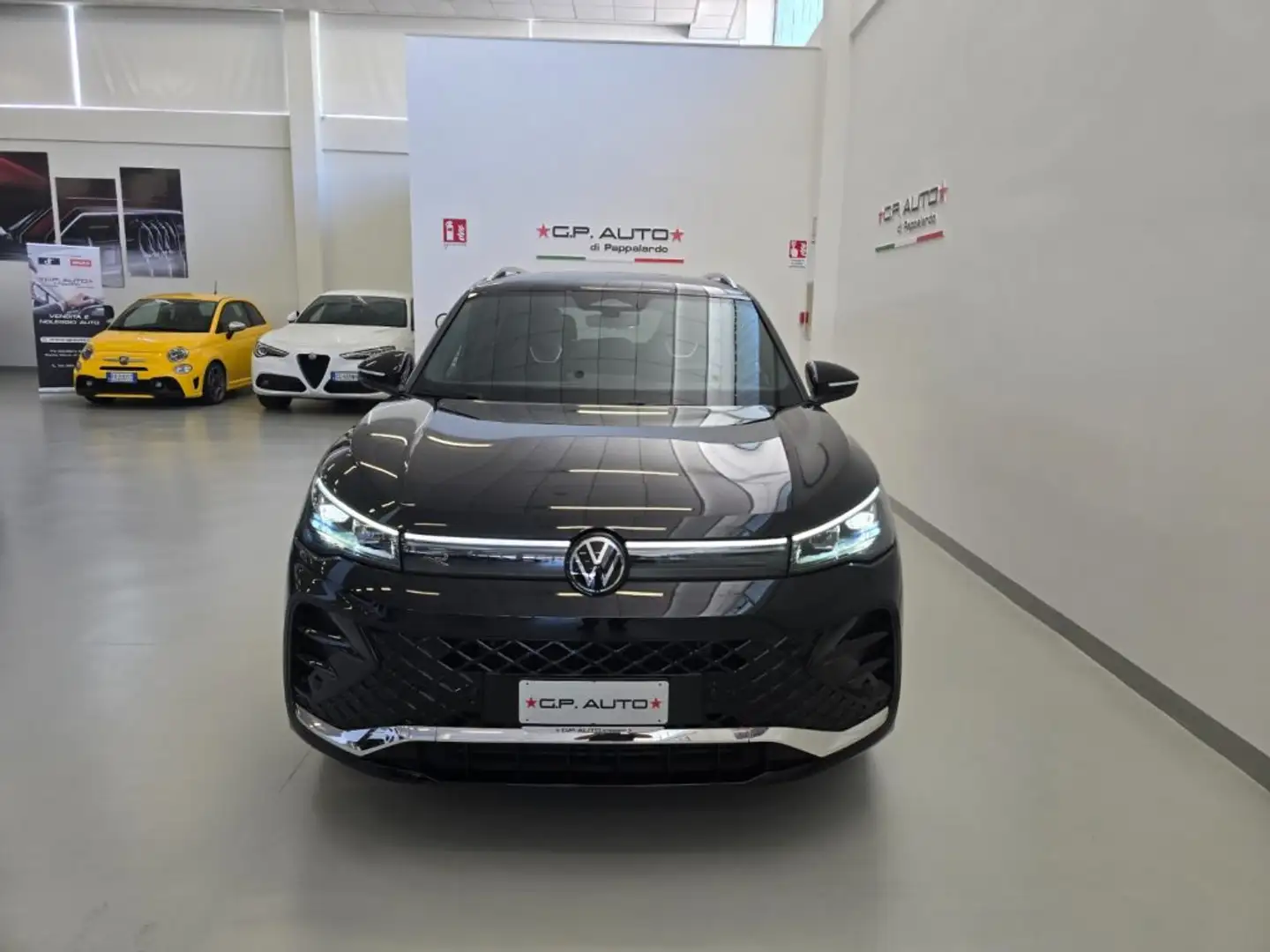 Volkswagen Tiguan 2.0 TDI 150 CV DSG R-Line Schwarz - 2