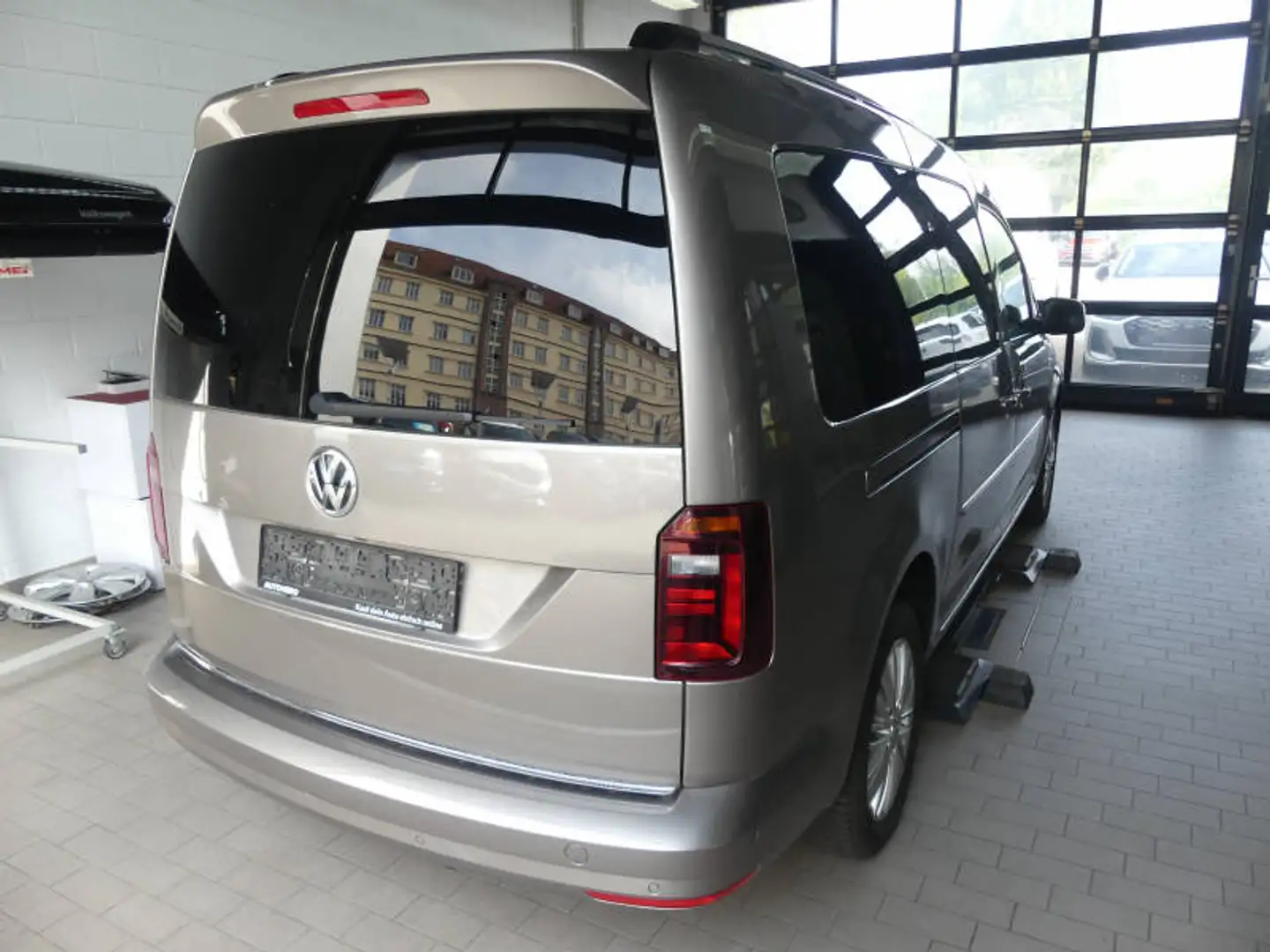 Volkswagen Caddy Maxi 1.4 TSI Highline XENON STANDHZG AHK Beige - 2