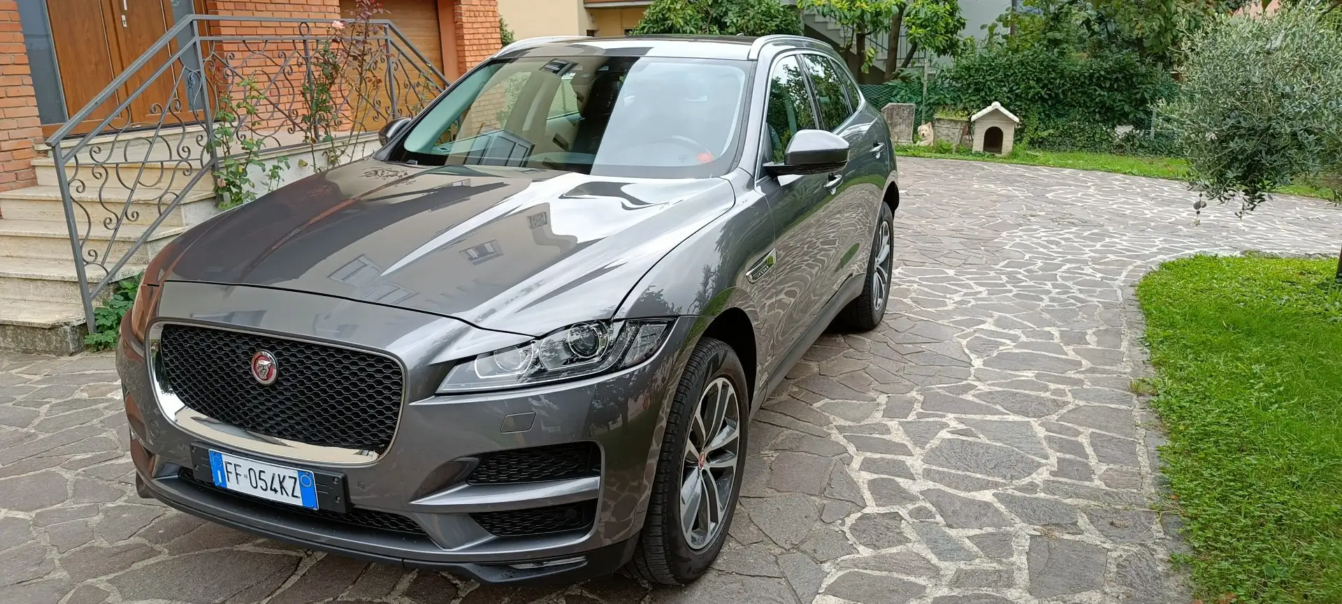Jaguar F-Pace 2.0d Prestige AWD 180cv auto - 2