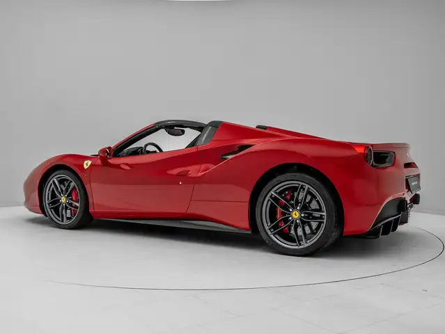 Ferrari 488 view 11